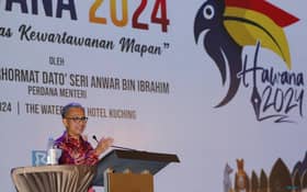 Minister urges media to help fight fake news on social media