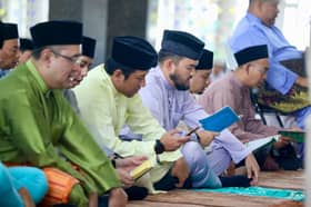 Raja Muda sertai majlis bacaan yasin, doa selamat Faisal Halim