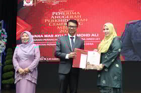 128 warga kerja MBDK terima anugerah cemerlang, 40 pesara dirai