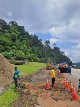 Tindakan pantas LUAS elak sumber air tercemar akibat tumpahan minyak lori sawit