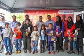 MBI agih bantuan tunai kepada 300 pelajar di DUN Selat Klang