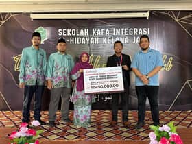 PWS serah sumbangan RM56,270 kepada dua institusi pendidikan 