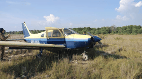 Juruterbang, pelatih selamat, pesawat ringan mendarat cemas