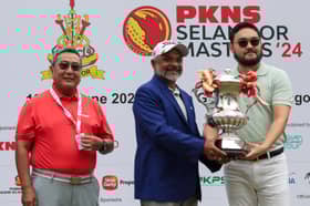 Raja Muda berkenan ke kejohanan Golf PKNS, serah hadiah kepada juara