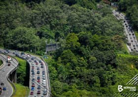 MAF armoured vehicle transporter overturns on KL-Karak Highway
