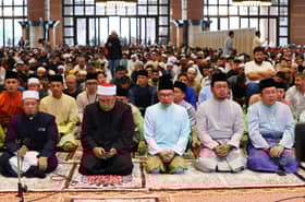 PM performs Aidiladha prayers at Masjid Putra