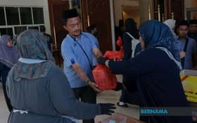 Istana Negara distributes sacrificial meat to over 1,000 asnaf and staff