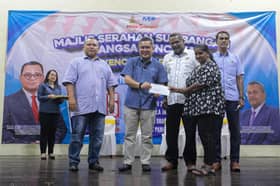 Ringan beban mangsa ribut, negeri hulur bantuan kepada 75 keluarga