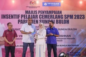 Incentive award for 73 Kota Damansara students who excelled in SPM