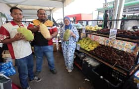 PKPS tawar buah segar dari ladang pada harga istimewa sempena Riuh Rewang