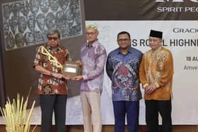 Sultan rasmi buku, bangga seni ukiran etnik Mah Meri diiktiraf Unesco