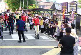 Gagasan Rumpun Selangor: Raja Muda naik skuter elektrik tinjau kawasan tarikan Klang