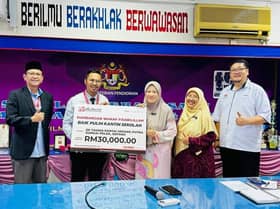 PWS serah sumbangan RM30,000 baik pulih kantin sekolah