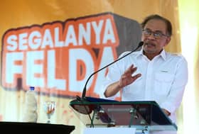 Anwar announces RM100,000 allocation for each Felda village