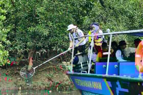 Raja Muda sertai 150 sukarelawan bersihkan Sungai Klang, kutip 700kg sampah