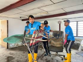 Sukarelawan Selangor bantu kerja pembersihan pascabanjir di Alor Setar
