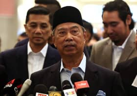 Court orders Muhyiddin to pay RM400,000 to Guan Eng by year-end
