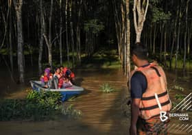 Bomba selamatkan 28 penduduk terperangkap bah di Baling