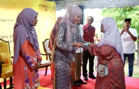 Permaisuri Selangor santuni rakyat, hayati barangan lama di Galeri Rumah Antik