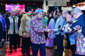 Sultan berkenan berangkat ke majlis makan malam alumni UPM