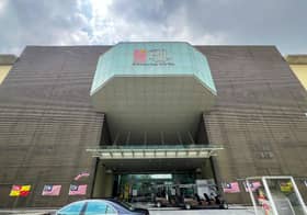 Pustaka dalam taman ilham Sultan Selangor, tarikan ulat buku