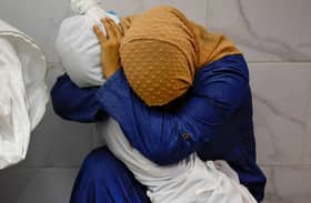 Makna di sebalik gambar wanita Palestin ratapi kematian anak saudara