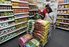 Govt lets wholesalers raise food stocks by 30 pct ahead of monsoon