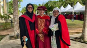 Nenek 14 cicit genggam PhD pada usia 81 tahun, hasrat tulis biografi