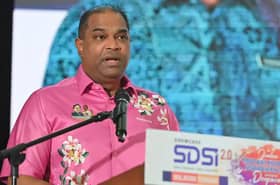 拨10万予双溪毛糯区2所国中  拉马南冀学生舒适安全上课