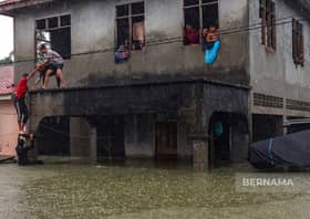 Peniaga tidak tutup kedai, bantu penduduk kampung dapatkan keperluan harian
