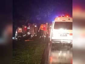 Lima sekeluarga tempuh detik cemas MPV dihanyut arus deras di Bukit Rokan