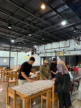 Bah Kelantan: Pempengaruh Khairul Aming bekalkan nasi, barang keperluan