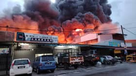 Dua kilang papan dan besi di Sungai Buloh musnah terbakar