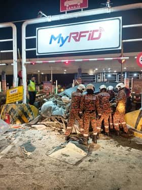 Two die in car crash at Sungai Besi toll plaza