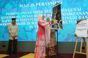 Tengku Permaisuri seru media main peranan tingkat kesedaran kebajikan haiwan