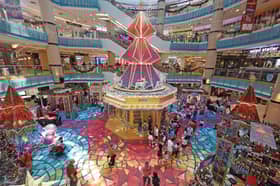 Riang ria sambutan hari Krismas, aneka hiasan meriahi suasana