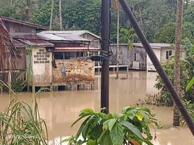 Gua Musang, Kuala Krai, Tanah Merah mula dinaiki air, jambatan tenggelam