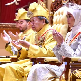 Selangor Sultan presents letters of appointment to 32 people