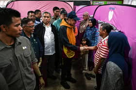 Floods: PM visits Kuala Terengganu to assess situation, meet victims