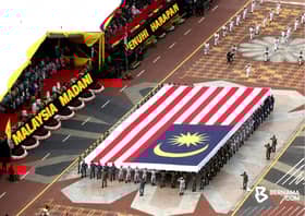 Orang ramai banjiri Dataran Putrajaya, 'berkampung' seawal 8 malam tadi