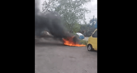 Tidak puas hati motosikal ditarik, wanita nekad bakar