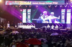 Keselesaan pengunjung, penganjur program selawat pasang platform