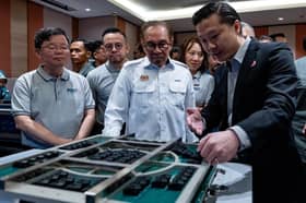 PM encourages varsities to provide space for industry to explore disciplines with new technology