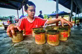 Kuala Kubu Baharu residents gather to make traditional nian gao for CNY