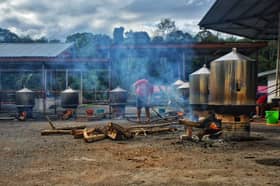 Kuih bakul gamit anak muda gotong-royong, tradisi penduduk sejak 12 tahun (FOTO ESEI)