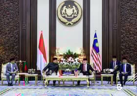 Presiden Indonesia diberi sambutan penuh istiadat di Istana Negara