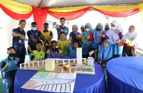 MB suggests sustainability issues be integrated in school curriculum