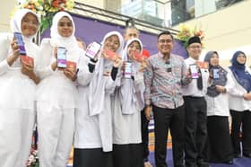 MBI: Ringan beban ibu bapa, 16,800 pelajar terima bantuan buka sekolah