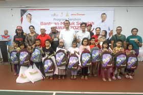 Nearly 1,000 B40 Taman Medan students receive schooling aid
