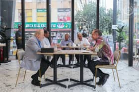 Sultan Ibrahim santap pagi nasi lemak bersama Anwar